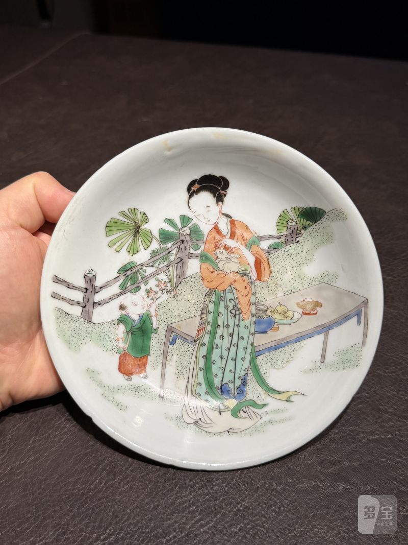 清康熙 五彩庭院仕女图盘一对 - 图10